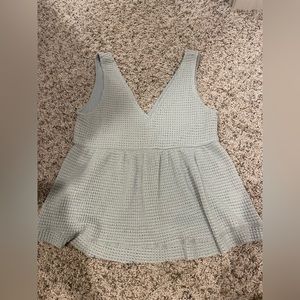 Super cute top. Worn once for senior pictures!